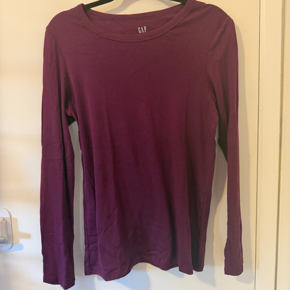 GAP Long Sleeved Favorite Tee - Large - Plum